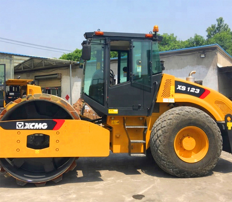 XCMG Official 12 ton vibratory road roller compactor XS123H new single drum vibration roller price